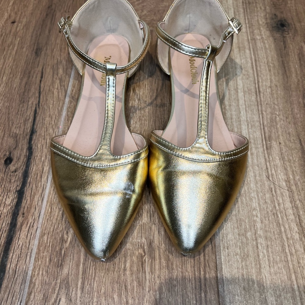 ModCloth Gold T-strap Flat